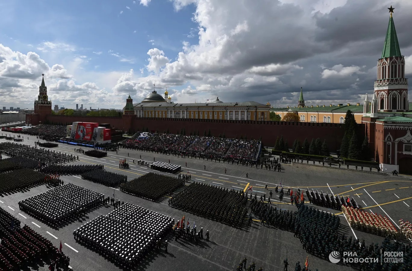 ВЦИОМ День Победы является важнейшим праздником для большинства россиян
